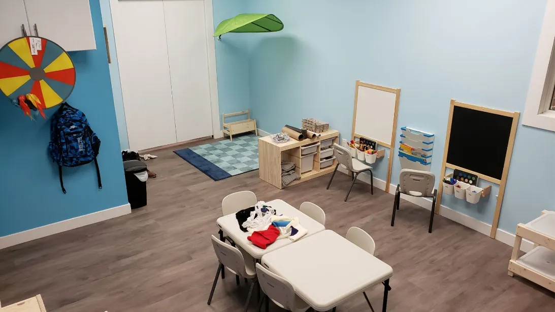 blue-learning-room-01