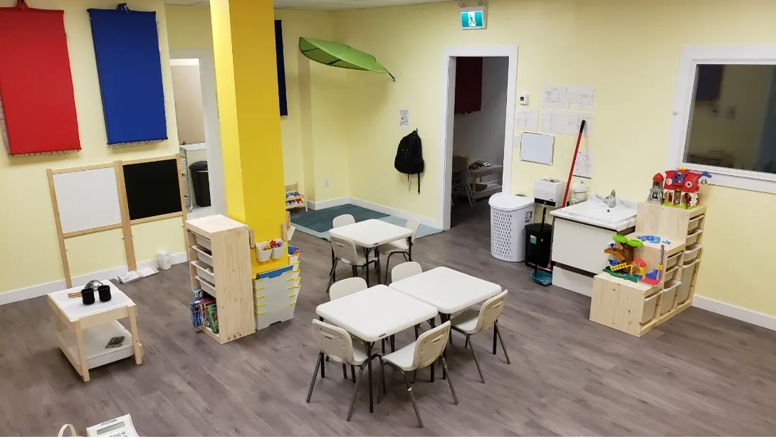 yellow-learning-room-02