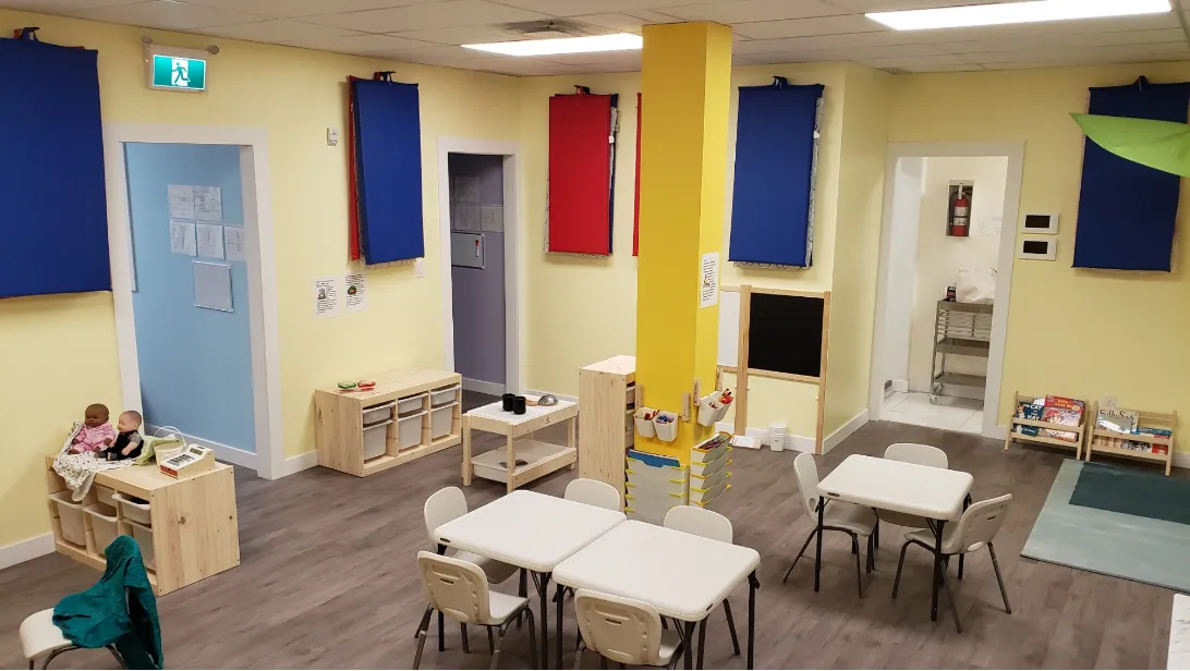yellow-learning-room-04